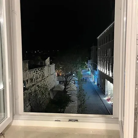 Luxury Duje Σπλιτ