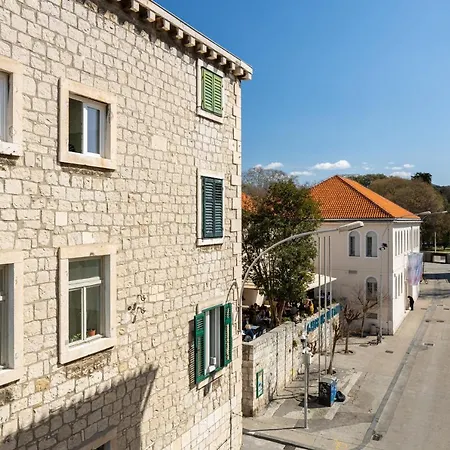 Luxury Duje