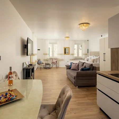 Luxury Duje アパート *