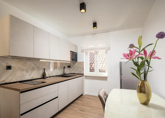 Luxury Duje Apartamento *